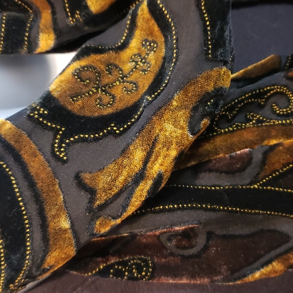 Gorgeous gold and black fringed scarf - Picture 3 of 4